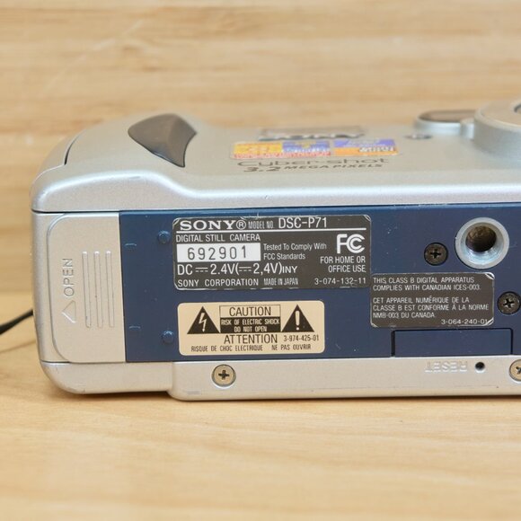 Sony Cyber-shot DSC-P71 3.2MP Digital Camera, 3X Optical Zoom, Made in Japan - Picture 7 of 8